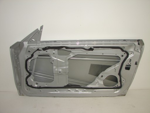 VRATA PREDNJA STRANA DESNA BMW 1 E82 E88 04-13 VRATA PREDNJA STRANA DESNA BMW 1 E82 E88 04-13