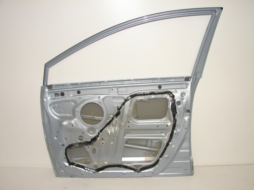 VRATA PREDNJA STRANA DESNA TOYOTA COROLLA VERSO 04