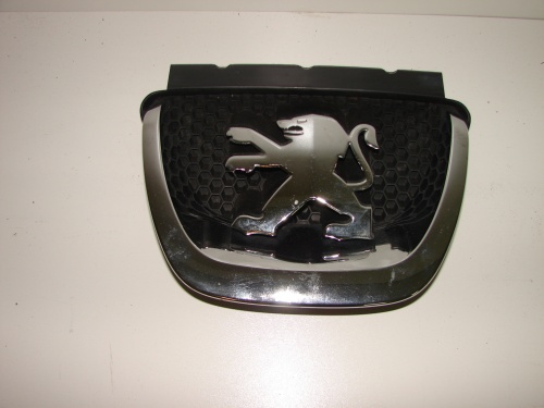 EMBLEMAT ZNAK LOGO PREDNJA STRANA PEUGEOT 308 07-11