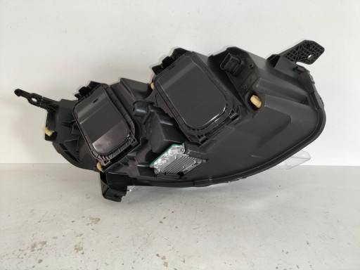 LAMPA FAR PREDNJA LIJEVA STRANA OPEL ZAFIRA D 19- VIVARO C XENON
