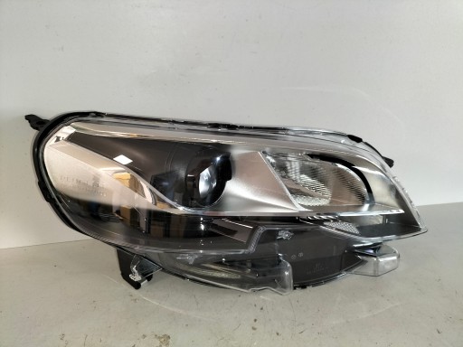 LAMPA FAR PREDNJA DESNA STRANA PEUGEOT EXPERT III 16- TRAVELLER XENON