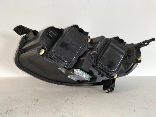 LAMPA FAR PREDNJA DESNA STRANA PEUGEOT EXPERT III 16- TRAVELLER XENON