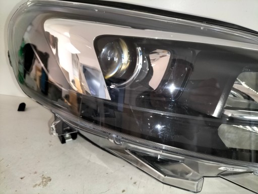 LAMPA FAR PREDNJA DESNA STRANA OPEL ZAFIRA D 19- VIVARO C XENON