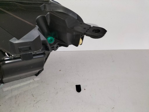 LAMPA FAR PREDNJA DESNA STRANA OPEL ZAFIRA D 19- VIVARO C XENON