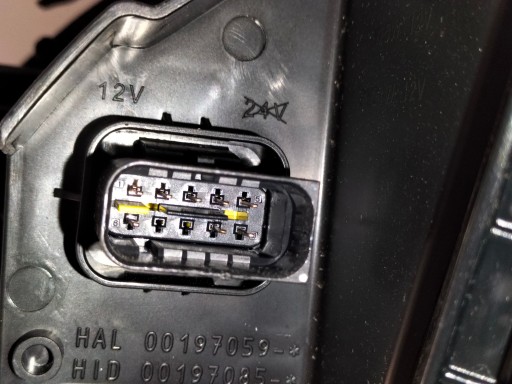 LAMPA FAR PREDNJA DESNA STRANA OPEL ZAFIRA D 19- VIVARO C XENON