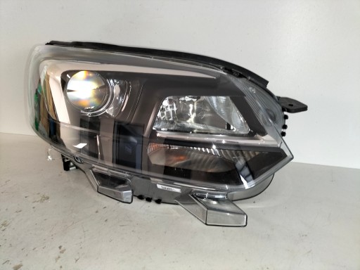 LAMPA FAR PREDNJA DESNA STRANA OPEL ZAFIRA D 19- VIVARO C XENON