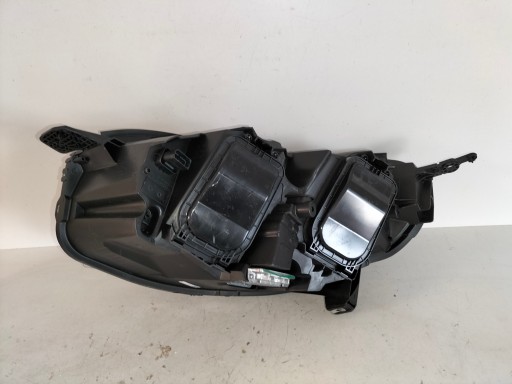 LAMPA FAR PREDNJA DESNA STRANA OPEL ZAFIRA D 19- VIVARO C XENON