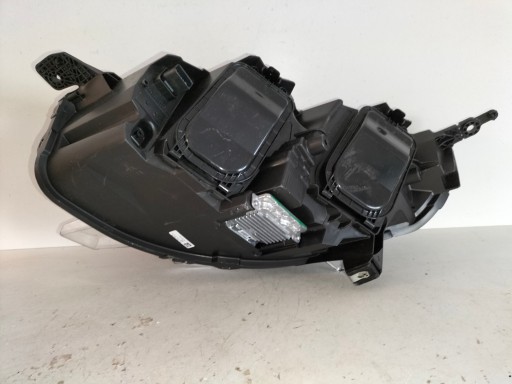 LAMPA FAR PREDNJA DESNA STRANA OPEL ZAFIRA D 19- VIVARO C XENON