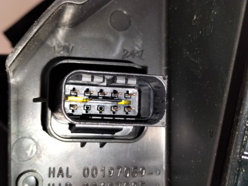 LAMPA FAR PREDNJA DESNA STRANA OPEL ZAFIRA D 19- VIVARO C XENON
