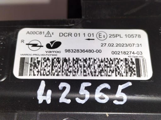 LAMPA FAR PREDNJA DESNA STRANA OPEL ZAFIRA D 19- VIVARO C XENON