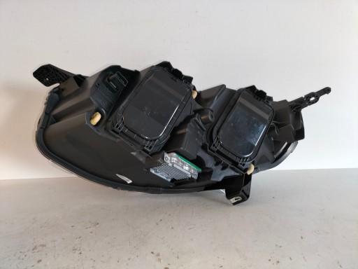 LAMPA FAR PREDNJA DESNA STRANA PEUGEOT EXPERT III 16- TRAVELLER XENON