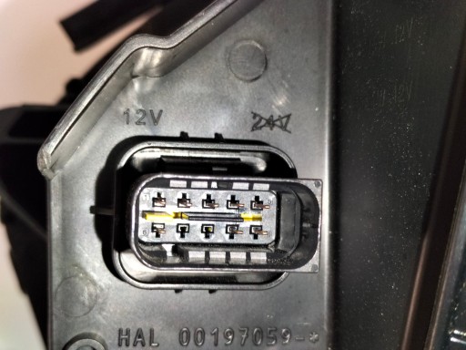 LAMPA FAR PREDNJA DESNA STRANA PEUGEOT EXPERT III 16- TRAVELLER XENON