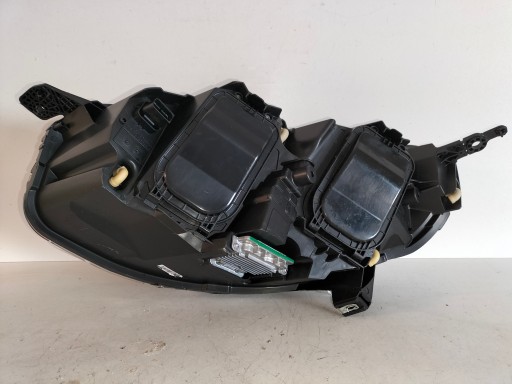 LAMPA FAR PREDNJA DESNA STRANA PEUGEOT EXPERT III 16- TRAVELLER XENON