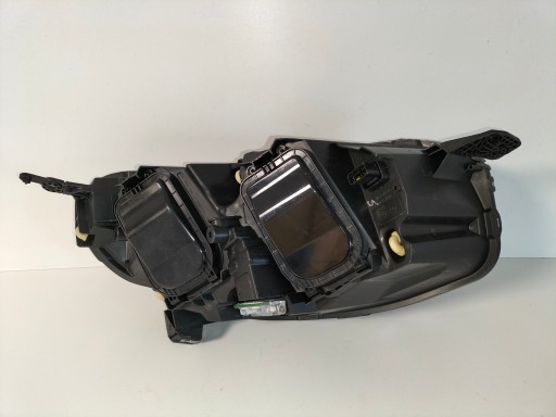 LAMPA FAR PREDNJA LIJEVA STRANA OPEL ZAFIRA D 19- VIVARO C XENON