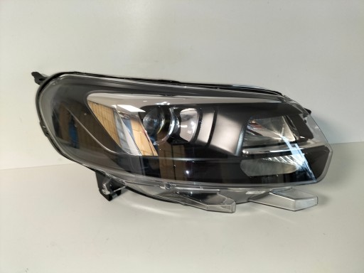 LAMPA FAR PREDNJA DESNA STRANA OPEL ZAFIRA D 19- VIVARO C XENON