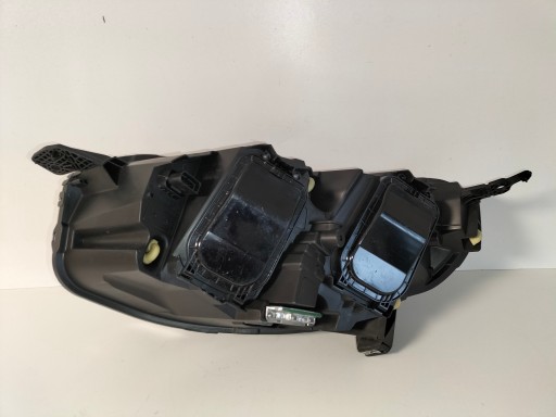 LAMPA FAR PREDNJA DESNA STRANA OPEL ZAFIRA D 19- VIVARO C XENON