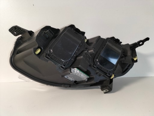 LAMPA FAR PREDNJA DESNA STRANA OPEL ZAFIRA D 19- VIVARO C XENON