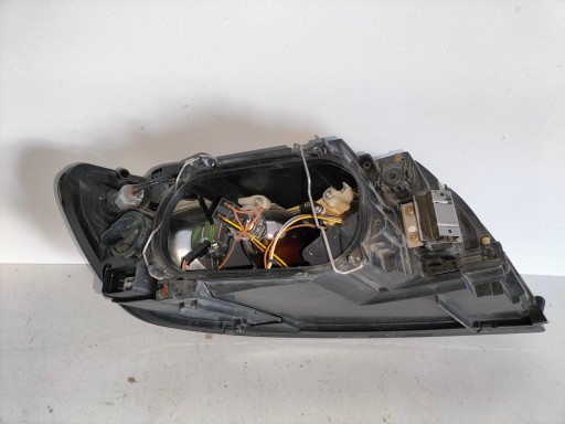 LAMPA FAR PREDNJA LIJEVA STRANA VOLVO V50 03-07