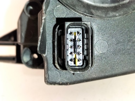 LAMPA FAR PREDNJA DESNA STRANA PEUGEOT 2008 13-16 LAMPA FAR PREDNJA DESNA STRANA PEUGEOT 2008 13-16