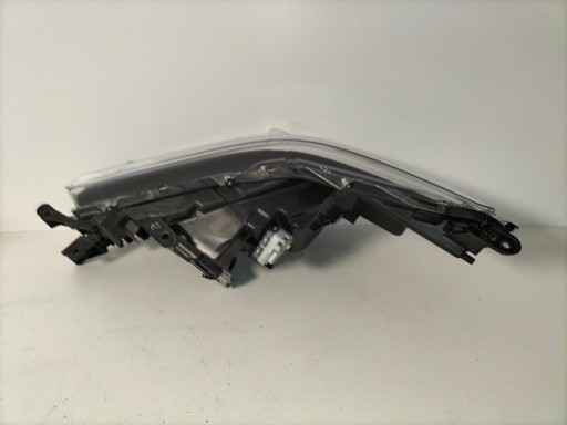 LAMPA FAR PREDNJA DESNA STRANA TOYOTA HILUX 8 VIII REDIZAJN 20- FULL LED