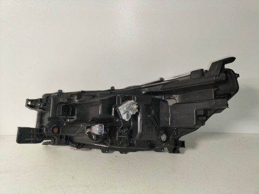 LAMPA FAR PREDNJA DESNA STRANA TOYOTA HILUX 8 VIII REDIZAJN 20- FULL LED