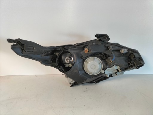 LAMPA FAR PREDNJA LIJEVA STRANA TOYOTA AVENSIS III T27 08-12