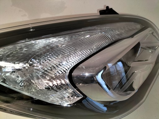 LAMPA FAR PREDNJA DESNA STRANA OPEL MERIVA B REDIZAJN 14-