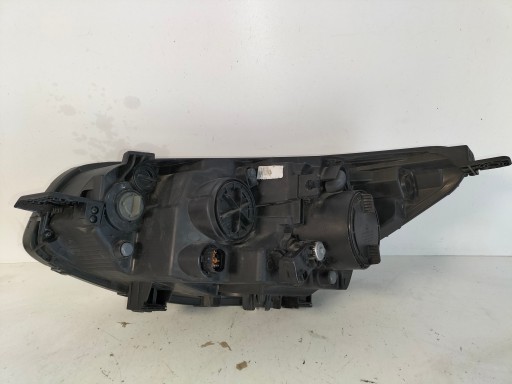 LAMPA FAR PREDNJA DESNA STRANA KIA SOUL II 14-