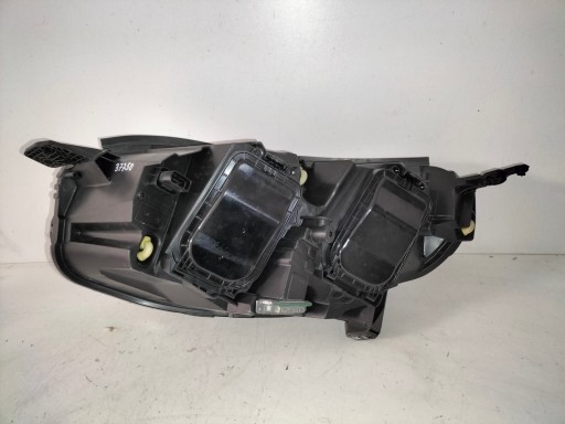 LAMPA FAR PREDNJA DESNA STRANA PEUGEOT EXPERT III 16- TRAVELLER XENON