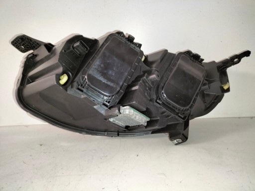 LAMPA FAR PREDNJA DESNA STRANA PEUGEOT EXPERT III 16- TRAVELLER XENON