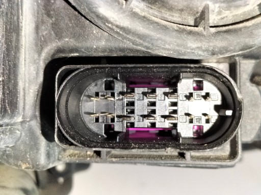 LAMPA FAR PREDNJA LIJEVA STRANA MERCEDES CLC CL203 07-11 C KLASA W204 BIXENON