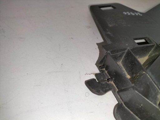 NOSAČ ISPOD LAMPE FAROVI PREDNJA STRANA LIJEVA VOLVO S80 II V70 06-13