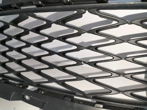 MASKA MREŽICA BRANIKA PREDNJA STRANA SREDNJA LEXUS IS250 11- SPORT