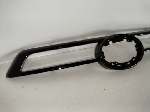 MASKA OBLOGA TOYOTA HILUX VIII 20-