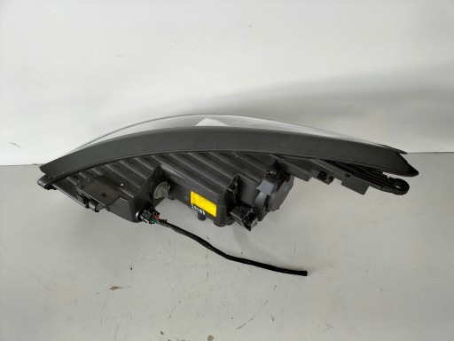 LAMPA FAR PREDNJA DESNA STRANA HYUNDAI IX35 REDIZAJN 13- XENON