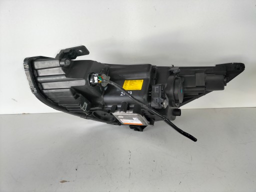 LAMPA FAR PREDNJA DESNA STRANA HYUNDAI IX35 REDIZAJN 13- XENON