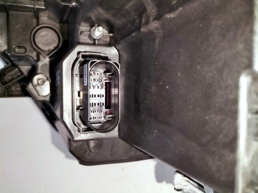LAMPA FAR PREDNJA DESNA STRANA FORD TOURNEO CONNECT III 21-