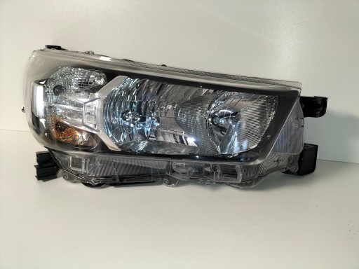 LAMPA FAR PREDNJA DESNA STRANA TOYOTA HILUX VIII REDIZAJN 20-