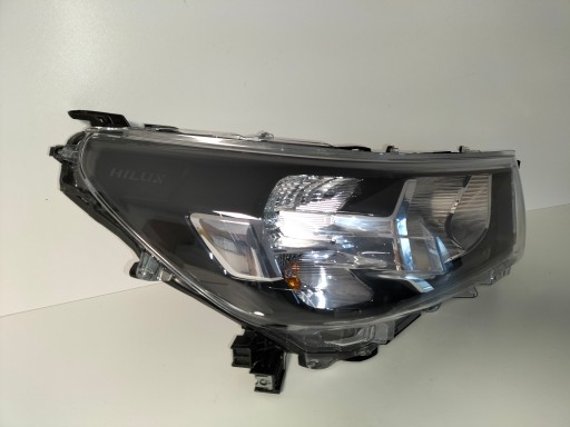 LAMPA FAR PREDNJA DESNA STRANA TOYOTA HILUX VIII REDIZAJN 20-