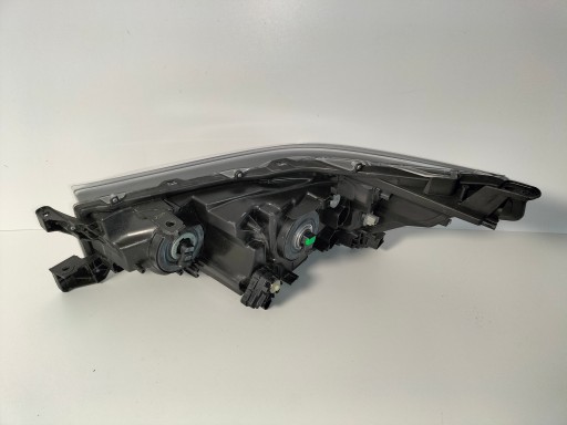 LAMPA FAR PREDNJA DESNA STRANA TOYOTA HILUX VIII REDIZAJN 20-