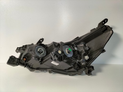 LAMPA FAR PREDNJA DESNA STRANA TOYOTA HILUX VIII REDIZAJN 20-