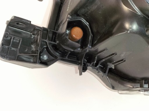 LAMPA FAR PREDNJA DESNA STRANA TOYOTA HILUX VIII REDIZAJN 20-