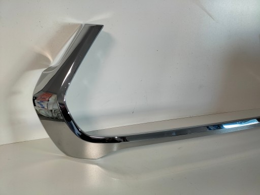 LAJSNA KROM MASKE PREDNJA STRANA DOLJNA TOYOTA HILUX VIII 20-