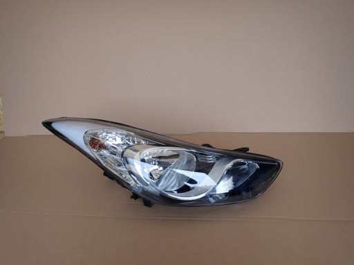 HYUNDAI ELANTRA 10-13 FAR DESNA STRANA LAMPA DEPO ZAMJENSKI DIO
