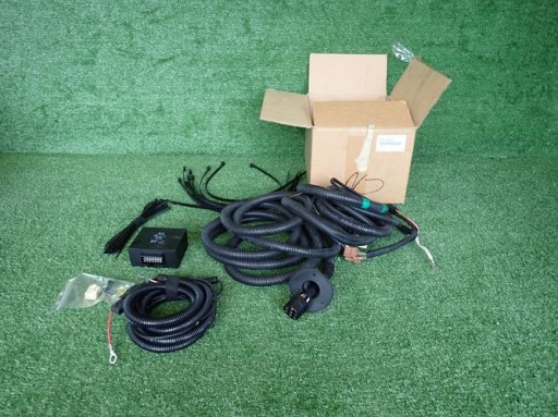 TOYOTA HILUX 15- INSTALACIJA POKLOPAC OTVORA VUČE MODUL 8545-1232 PZ457-N0564-000