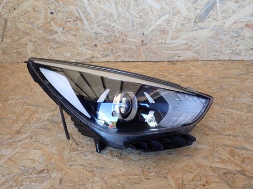 KIA NIRO LEČA 16- FAR DESNA STRANA LAMPA 92102-G5