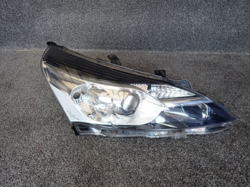 TOYOTA VERSO REDIZAJN 13- FAR DESNA STRANA LAMPA LEČA