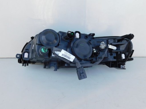 VOLVO V70 XC70 REDIZAJN FAR DESNA STRANA