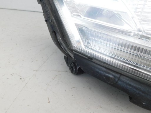 MERCEDES W221 S-KLASA XENON REDIZAJN FAR DESNA STRANA