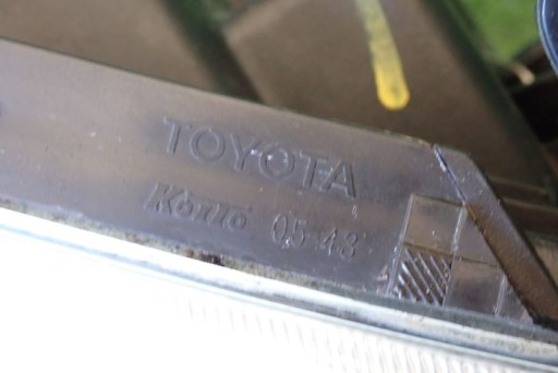 TOYOTA AVENSIS T25 03- FAR DESNA STRANA LAMPA TOYOTA AVENSIS T25 03- FAR DESNA STRANA LAMPA